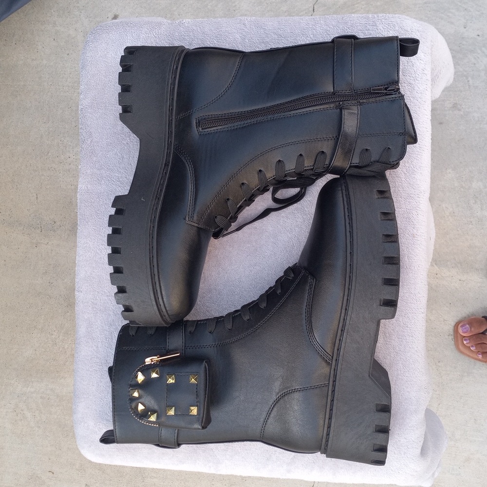 Rouge Black Boots with side pouch. - Picture 4 of 4
